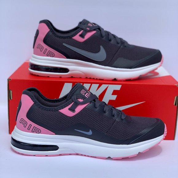 nike air max lb trainers